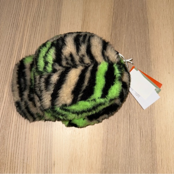 H&M innovation co-exist collection fleece hat - Picture 3 of 8